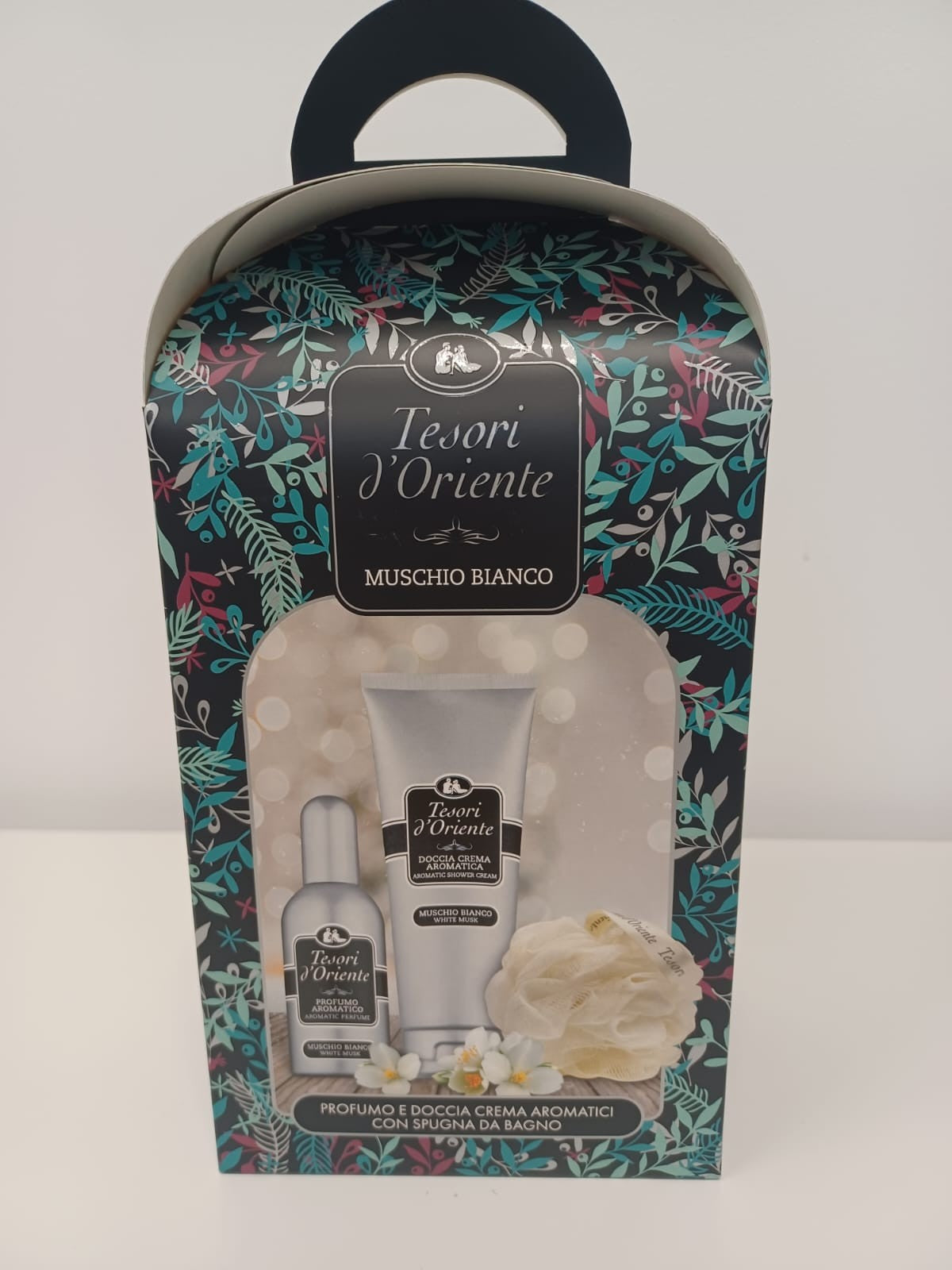 TESORI D'ORIENTE White Musk Gift Set (100 ml Eau de Toilette + 75 ml Shower Gel + Bath Sponge) | Vaistine1.lt | WestPharmacy.eu