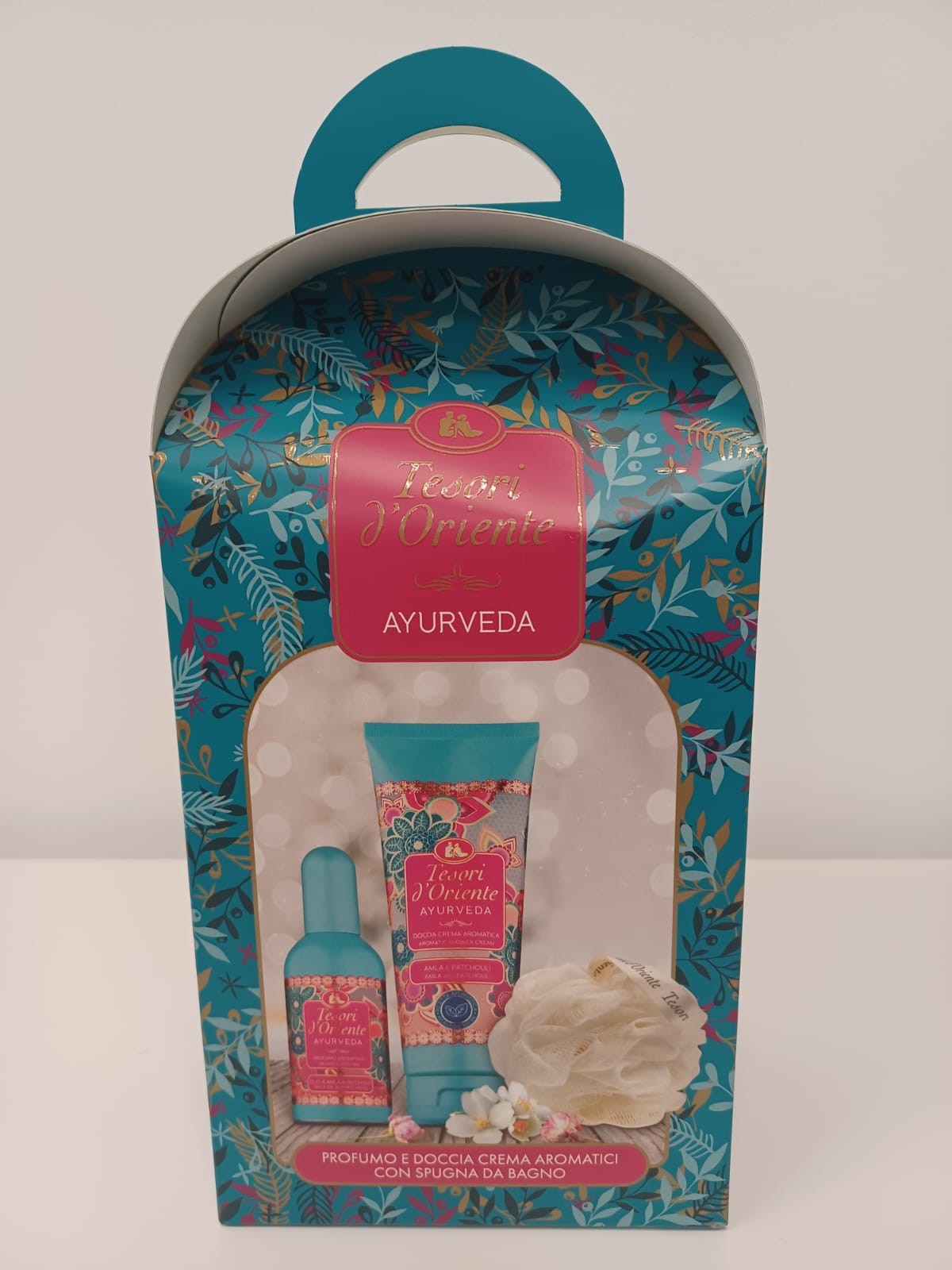 TESORI D'ORIENTE Ayurveda Gift Set (100 ml Eau de Toilette + 75 ml Shower Gel + Bath Sponge) | Vaistine1.lt | WestPharmacy.eu